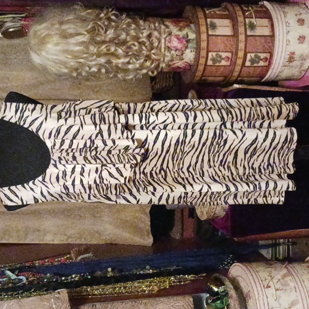 NWT Anne Klein 2 Tiger Print Sleeveless Ruffle Detail Front Safari Dress L